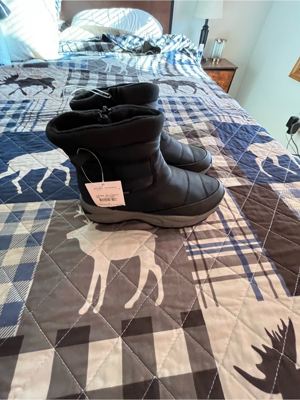 NWT BAREFOOT SNOW BOOTS WATERPROOF SIZE 7